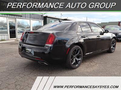 2020 Chrysler 300 Touring   - Photo 3 - Caldwell, ID 83605