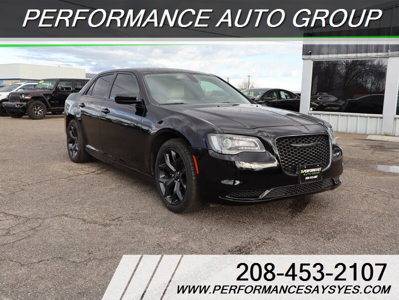 2020 Chrysler 300 Touring   - Photo 1 - Caldwell, ID 83605