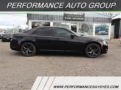 2020 Chrysler 300 Touring   - Photo 2 - Caldwell, ID 83605