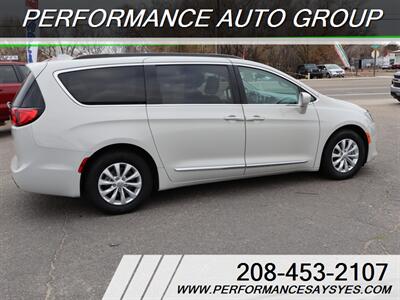 2017 Chrysler Pacifica Touring Plus - Photo 8 - Caldwell, ID 83605