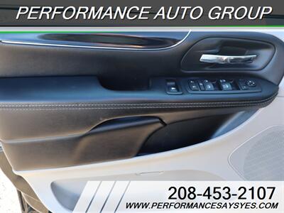 2017 Dodge Grand Caravan SXT   - Photo 16 - Caldwell, ID 83605