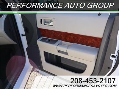 2010 Ford Flex Limited   - Photo 12 - Caldwell, ID 83605