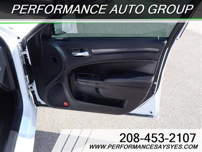 2014 Chrysler 300 S   - Photo 17 - Caldwell, ID 83605