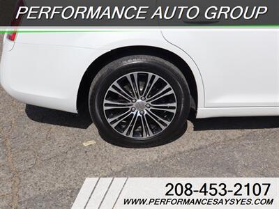 2014 Chrysler 300 S   - Photo 15 - Caldwell, ID 83605