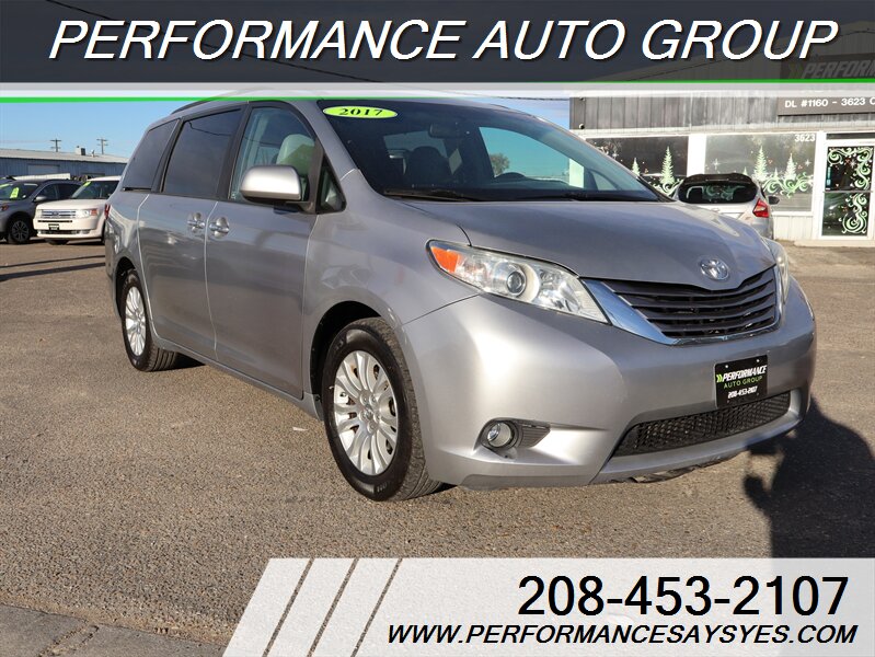 2017 Toyota Sienna XLE 8-Passenger  
