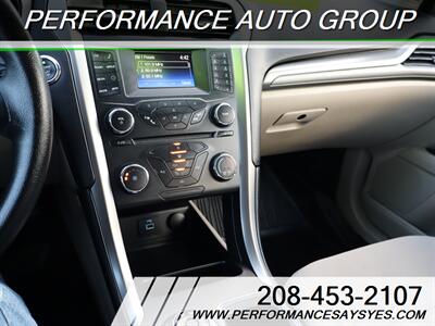 2017 Ford Fusion SE   - Photo 10 - Caldwell, ID 83605