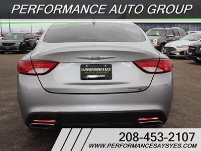 2015 Chrysler 200 S   - Photo 5 - Caldwell, ID 83605