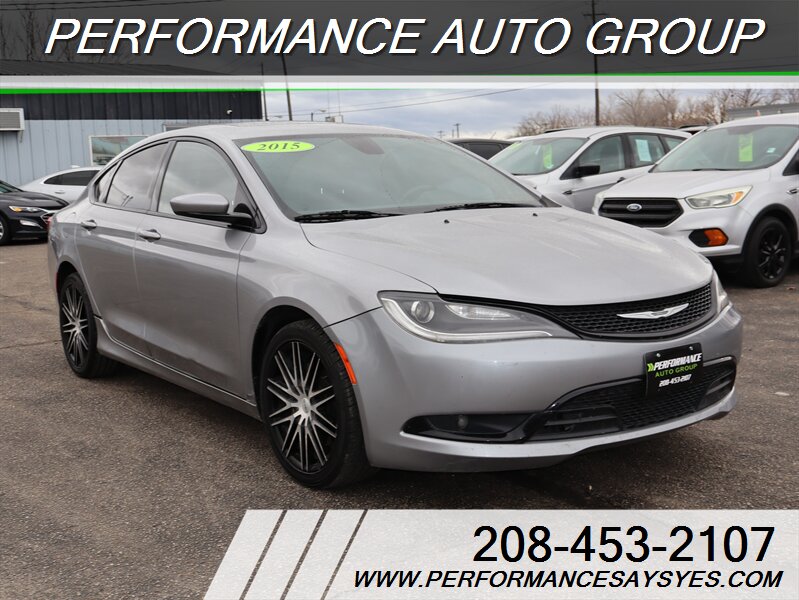 2015 Chrysler 200 S   - Photo 1 - Caldwell, ID 83605