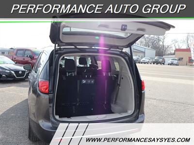 2019 Chrysler Pacifica Touring L   - Photo 10 - Caldwell, ID 83605