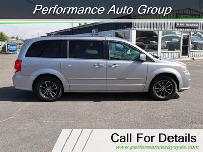 2017 Dodge Gr Caravan SXT   - Photo 2 - Caldwell, ID 83605