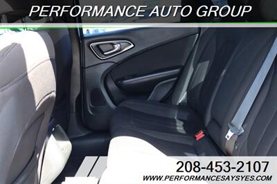 2015 Chrysler 200 Limited   - Photo 12 - Caldwell, ID 83605