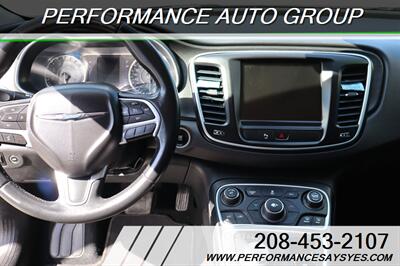 2015 Chrysler 200 Limited   - Photo 14 - Caldwell, ID 83605