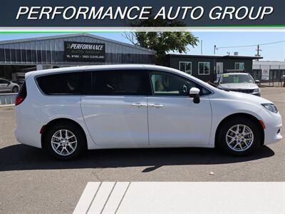 2022 Chrysler Voyager LX   - Photo 2 - Caldwell, ID 83605