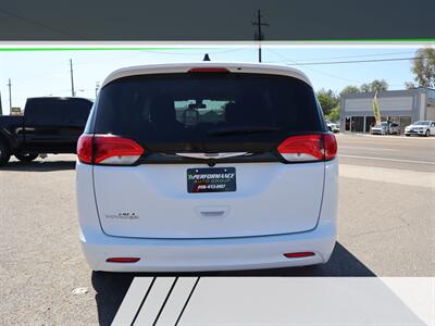 2022 Chrysler Voyager LX   - Photo 4 - Caldwell, ID 83605