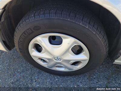 2001 Toyota Camry LE   - Photo 4 - Seattle, WA 98103