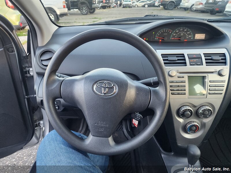 2009 Toyota Yaris Base - Photo 11