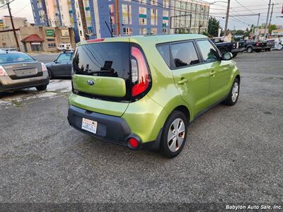 2015 Kia Soul   - Photo 4 - Seattle, WA 98103
