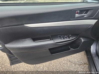 2012 Subaru Outback 2.5i Premium   - Photo 9 - Seattle, WA 98103