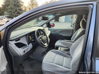 2015 Toyota Sienna LE 8-Passenger - Photo 10 - Seattle, WA 98103