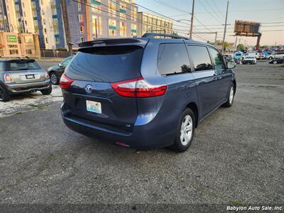 2015 Toyota Sienna LE 8-Passenger - Photo 4 - Seattle, WA 98103