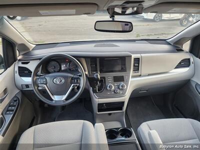 2015 Toyota Sienna LE 8-Passenger - Photo 9 - Seattle, WA 98103