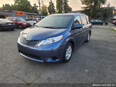 2015 Toyota Sienna LE 8-Passenger - Photo 2 - Seattle, WA 98103