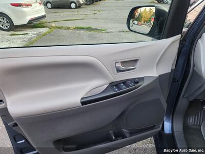 2015 Toyota Sienna LE 8-Passenger - Photo 11 - Seattle, WA 98103