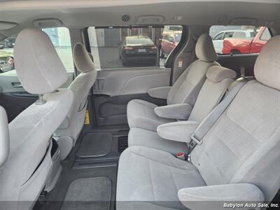 2015 Toyota Sienna LE 8-Passenger - Photo 8 - Seattle, WA 98103