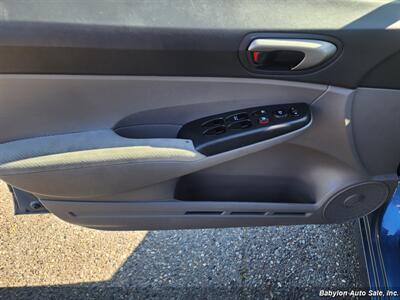 2011 Honda Civic LX   - Photo 8 - Seattle, WA 98103