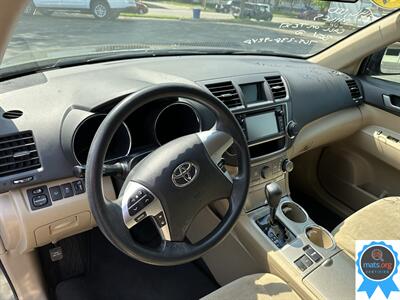 2013 Toyota Highlander   - Photo 10 - Richmond, IN 47374