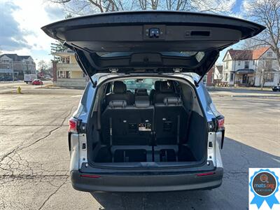 2022 Toyota Sienna LE 8-Passenger * AWD, Leather Seats!*   - Photo 5 - Richmond, IN 47374