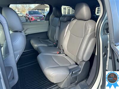 2022 Toyota Sienna LE 8-Passenger * AWD, Leather Seats!*   - Photo 11 - Richmond, IN 47374