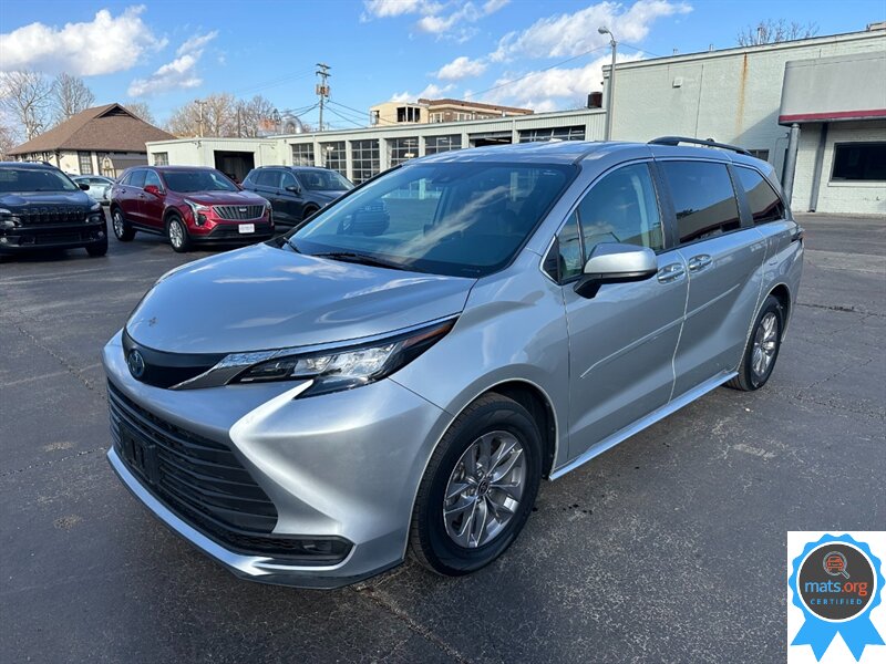 2022 Toyota Sienna LE