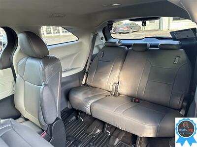 2022 Toyota Sienna LE 8-Passenger * AWD, Leather Seats!*   - Photo 12 - Richmond, IN 47374