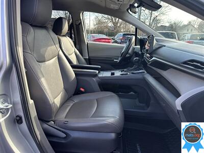 2022 Toyota Sienna LE 8-Passenger * AWD, Leather Seats!*   - Photo 13 - Richmond, IN 47374