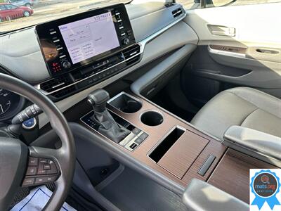 2022 Toyota Sienna LE 8-Passenger * AWD, Leather Seats!*   - Photo 17 - Richmond, IN 47374