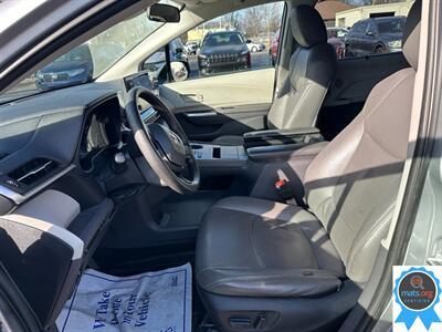 2022 Toyota Sienna LE 8-Passenger * AWD, Leather Seats!*   - Photo 9 - Richmond, IN 47374