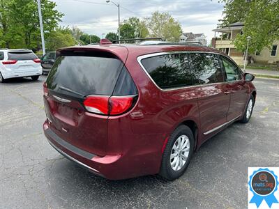 2018 Chrysler Pacifica Touring L   - Photo 3 - Richmond, IN 47374