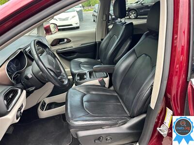 2018 Chrysler Pacifica Touring L   - Photo 8 - Richmond, IN 47374