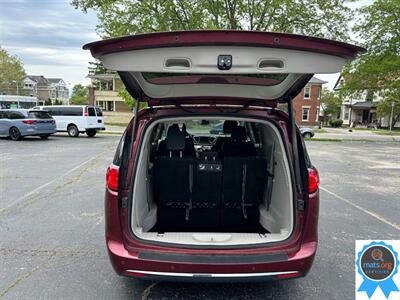 2018 Chrysler Pacifica Touring L   - Photo 4 - Richmond, IN 47374