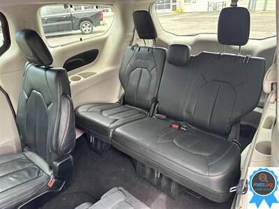 2018 Chrysler Pacifica Touring L   - Photo 12 - Richmond, IN 47374
