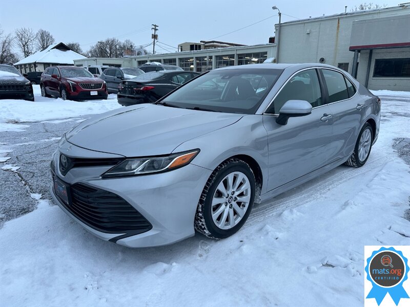 2019 Toyota Camry LE   - Photo 1 - Richmond, IN 47374