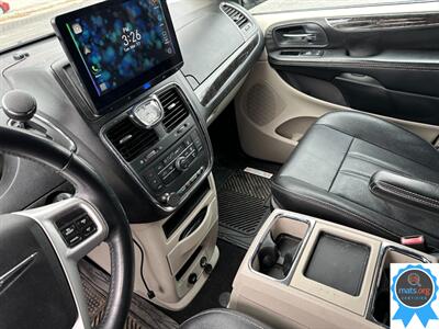 2015 Chrysler Town & Country Touring *Apple Carplay Installed!*   - Photo 16 - Richmond, IN 47374
