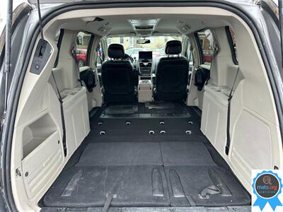 2015 Chrysler Town & Country Touring *Apple Carplay Installed!*   - Photo 6 - Richmond, IN 47374