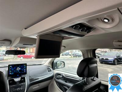 2015 Chrysler Town & Country Touring *Apple Carplay Installed!*   - Photo 17 - Richmond, IN 47374
