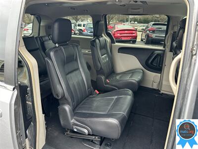 2015 Chrysler Town & Country Touring *Apple Carplay Installed!*   - Photo 11 - Richmond, IN 47374