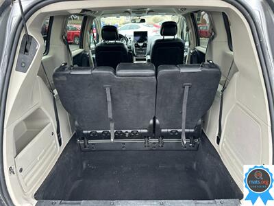 2015 Chrysler Town & Country Touring *Apple Carplay Installed!*   - Photo 7 - Richmond, IN 47374