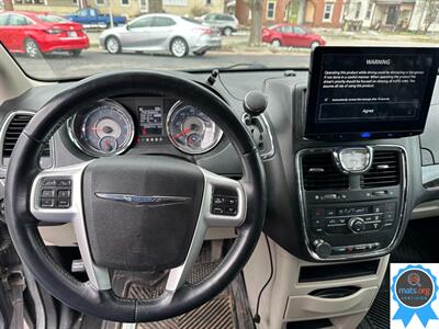 2015 Chrysler Town & Country Touring *Apple Carplay Installed!*   - Photo 15 - Richmond, IN 47374