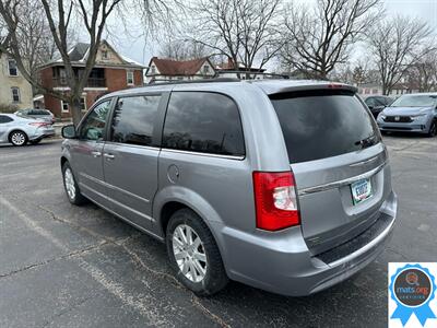 2015 Chrysler Town & Country Touring *Apple Carplay Installed!*   - Photo 4 - Richmond, IN 47374