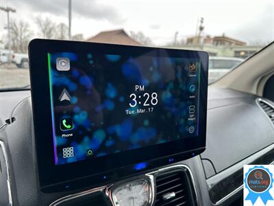 2015 Chrysler Town & Country Touring *Apple Carplay Installed!*   - Photo 19 - Richmond, IN 47374